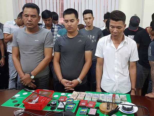 Trùm cho vay nặng lãi mang tiền phục vụ 'tận răng' con bạc