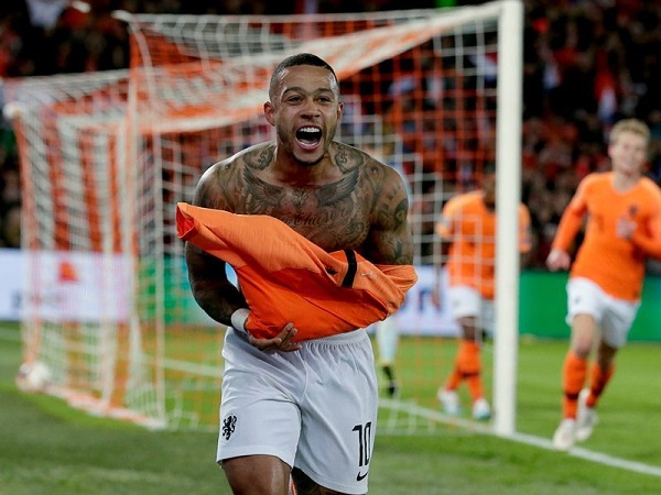 Depay tỏa sáng, Hà Lan ngược dòng khó tin