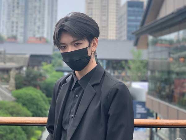 'Hot boy khẩu trang' 7 triệu follow lần đầu để lộ nhan sắc thật, dân mạng thất vọng: Thôi anh đeo lại đi cho em nhờ!