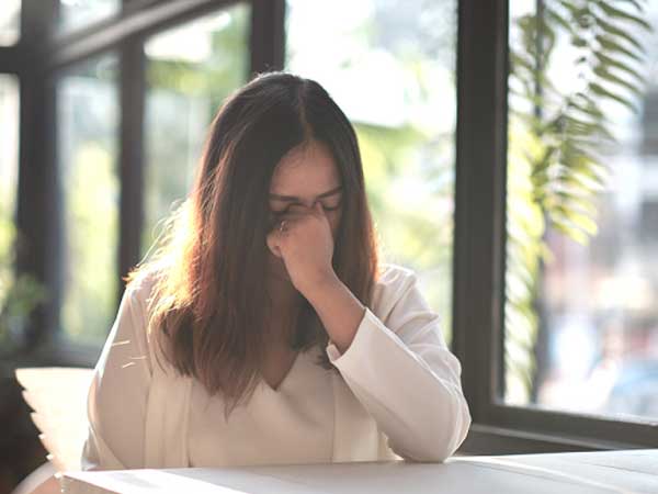 Đến nhà người yêu chơi, tôi thắp hương cho mẹ anh nhưng lại rụng rời nhận ra người phụ nữ quen thuộc với mình hơn 20 năm nay