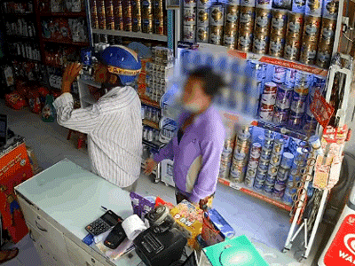 Video: Móc túi quần chồng giữa cửa hàng tạp hóa, người phụ nữ 'hư' còn có hành động gây phẫn nộ