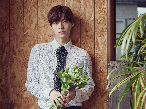Ahn Jae Hyun lên tiếng thanh minh về bức ảnh mặc áo choàng tắm trong khách sạn - bằng chứng ngoại tình mà Goo Hye Sun công bố