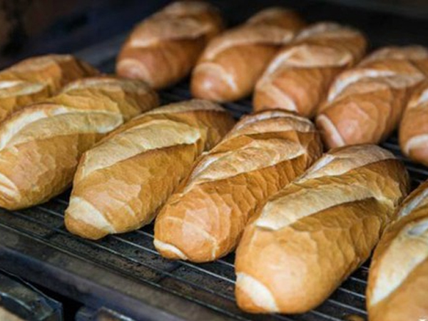 Chuyên gia rùng mình với loại bánh mì nóng giòn được tẩm 'hóa chất lạ' để nở to, chín nhanh hơn: Ăn nhiều cẩn thận biến đổi gen, mắc ung thư