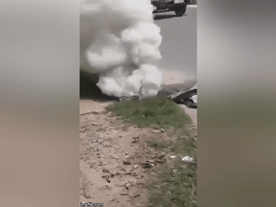 Video: Cột khói trắng cuồn cuộn bốc lên từ lòng đất ở Bình Dương khiến nhiều người hiếu kì