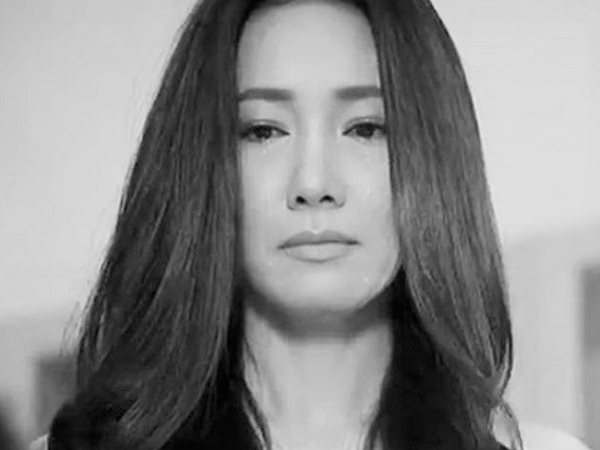 Nửa đêm mơ màng tỉnh dậy thấy vợ đang loay hoay trèo lên ban công rồi tôi phát điên khi hiểu rõ những điều cô ấy đang chịu đựng trong ngôi nhà này