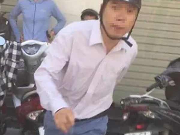 Nam thanh niên hành hung người phụ nữ, nói 'mày biết tao là ai không' bị phạt 2,5 triệu đồng