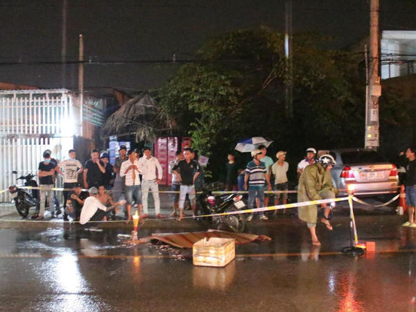 Bình Dương: Vừa ra khỏi quán nhậu thì bị ngã, 3 thanh niên bị xe tải tông thương vong