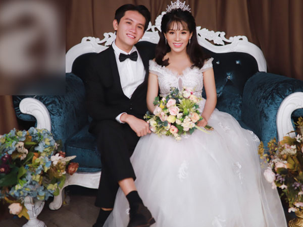 Cô giáo 31 tuổi đi comment 'dạo' đêm Giao Thừa kiếm được bạn trai kém 10 tuổi, xưng hô 'cô - con' rồi thành chồng lúc nào chẳng hay