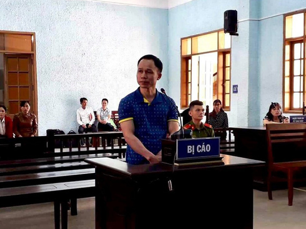 Thầy giáo hiếp dâm nữ sinh lớp 8 sau khi giả vờ hỏi đường