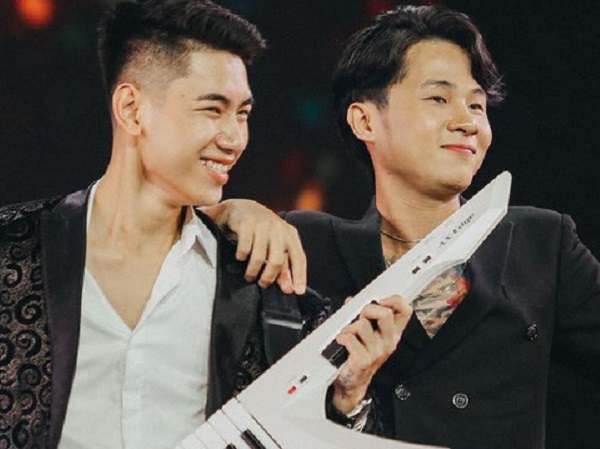 Phản ứng của Trọng Tấn khi các ca sĩ gạo cội hát chung show với Jack & K-ICM