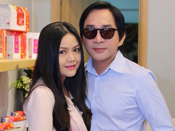 Gia thế của vợ ba kém 11 tuổi, được Kim Tử Long hết mực cưng chiều