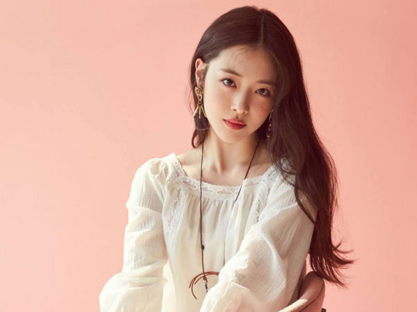 Những nụ cười uất nghẹn nước mắt: Người trẻ như Sulli, tôi ước họ có thể nức nở thành tiếng