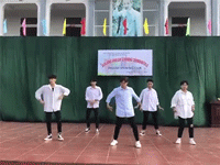 Con trai lớp người ta: Nhảy cover Senorita đều tăm tắp như dancer chuyên nghiệp lại còn thêm combo sơ mi trắng - quần jeans đen 'chết người'