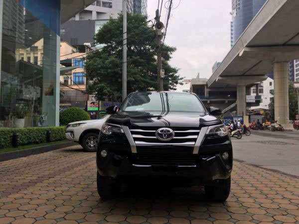 Toyota Fortuner: Thời vàng son đã qua, 'tụt dốc không phanh', giảm giá hơn trăm triệu