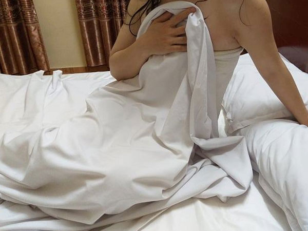 Chồng lặng người xem nhật ký nóng bỏng của vợ và gã trai đào mỏ