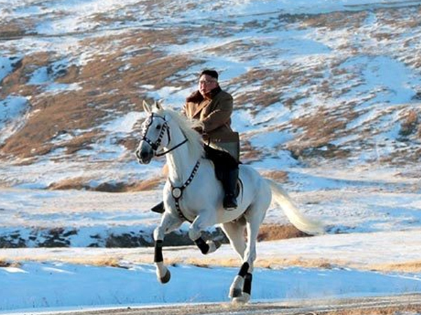 Kim Jong Un cưỡi ngựa thăm núi thiêng, lên án Mỹ