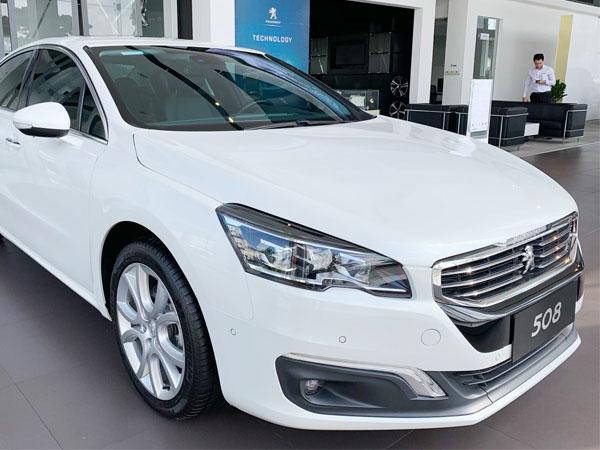 Đẩy hàng tồn, Peugeot 508 giảm giá kỷ lục, xuống nước trước Toyota Camry và Honda Accord mới