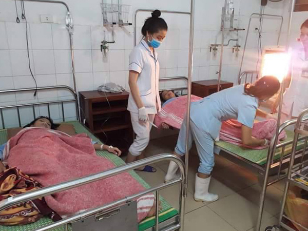 Nghệ An: Bị sét đánh trên đường đi học về, 5 học sinh nhập viện