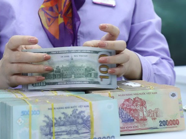 Tỷ giá đi ngang, lãi suất VND liên ngân hàng giảm mạnh