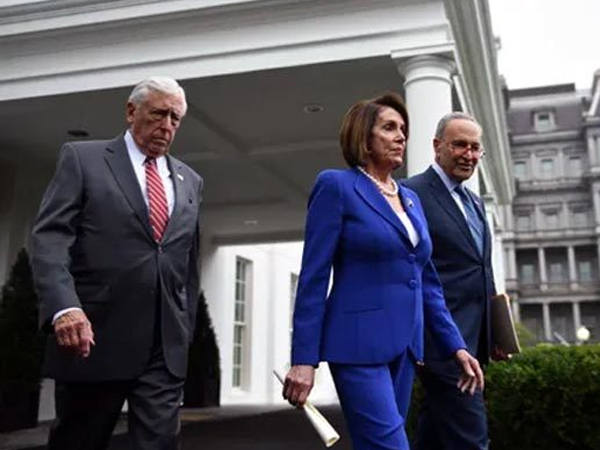 Ông Trump nổi cơn thịnh nộ, phe Dân chủ bỏ họp giữa chừng