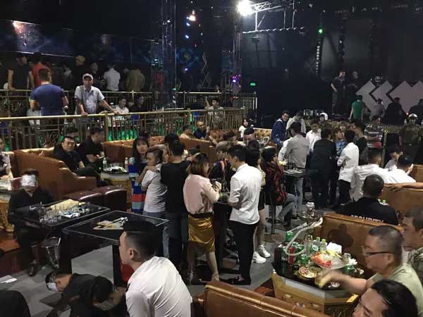 Quán bar Playhouse ở quận 10 bị 'đánh úp'