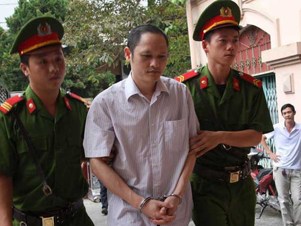 Gian lận thi cử ở Hà Giang: Bí ẩn con lợn nhựa bị cáo Lương gửi nhà mẹ vợ trước khi bị bắt