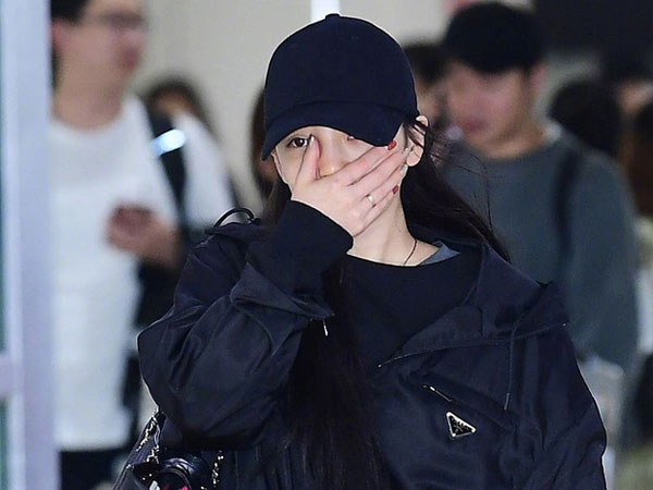 Goo Hara khóc nức nở tại sân bay, vội vàng từ Nhật trở về Hàn tạm biệt Sulli về cõi vĩnh hằng