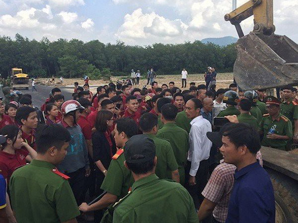 Hé lộ tin nhắn Nguyễn Thái Luyện chỉ đạo nhân viên gây rối, đập phá xe đoàn cưỡng chế: Nước cờ sai dẫn đến ngày tàn của Alibaba