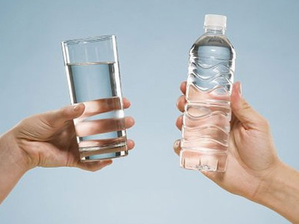 Hà Nội 'khủng hoảng' nước sạch nhưng dùng nước khoáng, nước tinh khiết để nấu ăn có thực sự tốt không?