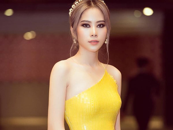 Thừa nhận yêu bạn trai đại gia ở Dubai, Nam Em ngày càng thăng hạng nhan sắc, khoe vai trần gợi cảm đầy nổi bật tại sự kiện