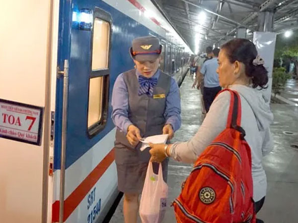 Vào cuộc đua mua vé Tết!