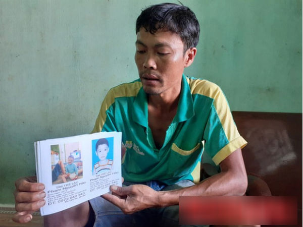 Cảm động hành trình người cha nghèo rong ruổi cả nước tìm con mất tích