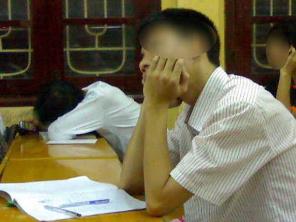 Người nhà tố giáo viên 'không lương tâm' vì quay clip học sinh ngủ gật và chiếu cho cả lớp xem, dân mạng lại có phản ứng bất ngờ