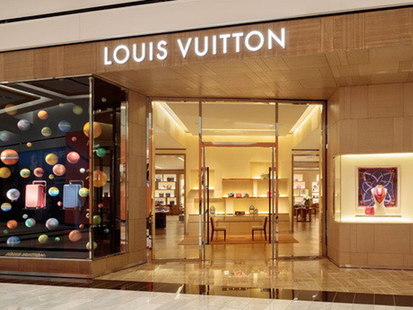 Louis Vuitton đã dọn đường cho việc bành trướng toàn cầu như thế nào?