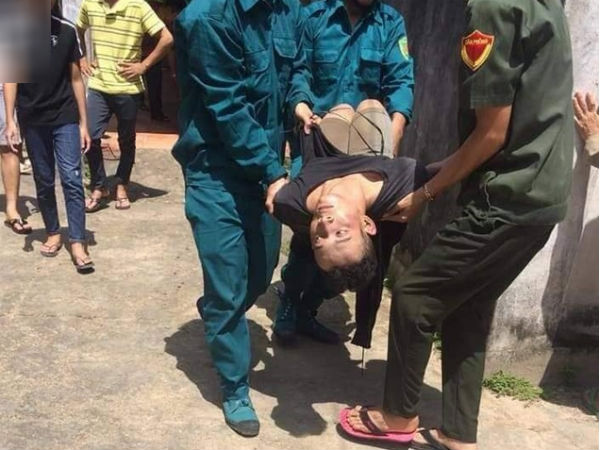 Kinh hoàng nam thanh niên nghi ngáo đá xông vào nhà móc mắt, sát hại cụ ông hơn 80 tuổi