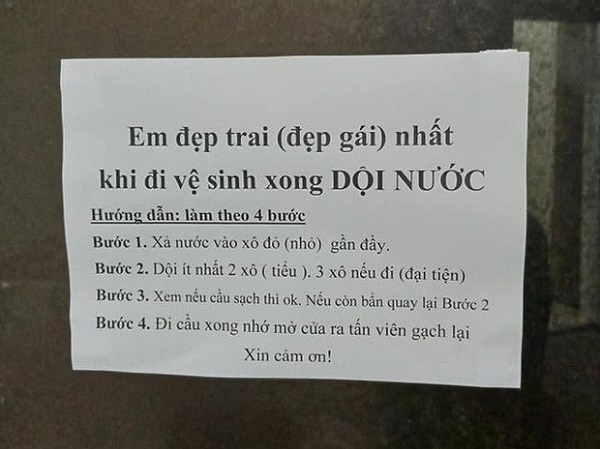 Sợ học sinh đi vệ sinh quên dội nước, thầy giáo viết mấy câu khiến ai cũng 'giật mình' ghi nhớ ngay