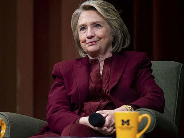 Bà Hillary đăng thư chế giễu ông Trump