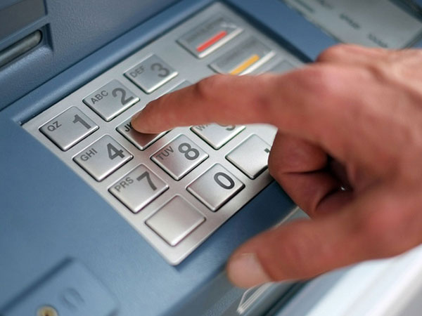 Các thủ đoạn lừa đảo cực tinh vi hòng chiếm dụng tiền trong ATM và thẻ tín dụng khiến bao người mất tiền oan