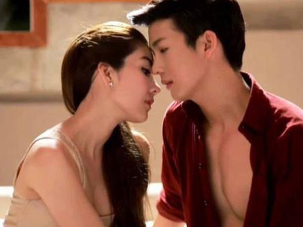 Giữa bữa tiệc công ty, tôi đang bị đồng nghiệp sỉ nhục thì 'người tình một đêm' vội bước tới và kéo tôi đi, nghe câu nói của anh ta tôi ngẩn cả người