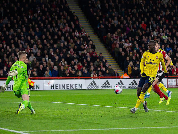 HLV Emery công khai chê hợp đồng đắt giá nhất Arsenal