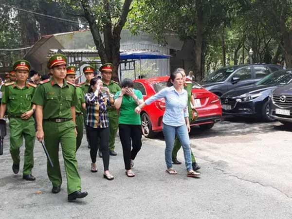 Hy hữu 2 phạm nhân viết đơn giải oan cho bà 'trùm'