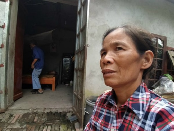 Mẹ của chú rể kém cô dâu 21 tuổi: 'Tôi bán đàn chó mới có tiền cưới vợ cho con'
