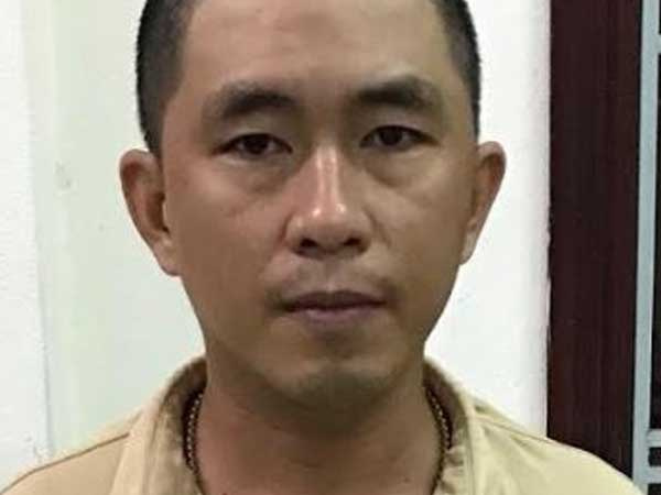 Ngáo đá, ném cá thối, vàng mã vào trụ sở Công an