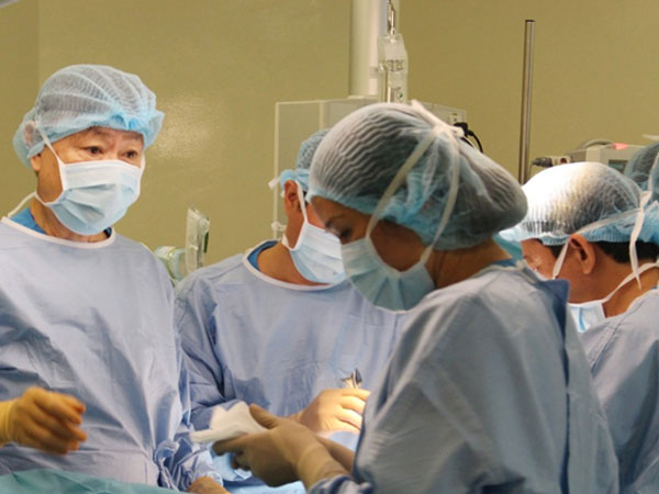 Tiểu ra máu, người đàn ông ngỡ ngàng phát hiện ung thư: Căn bệnh cứ 100.000 người thì có 4 người tử vong