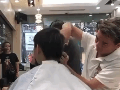 Đàm Vĩnh Hưng chê Hoài Lâm tóc 'bù xù như tổ quạ', lấy kéo trổ tài và cái kết thú vị