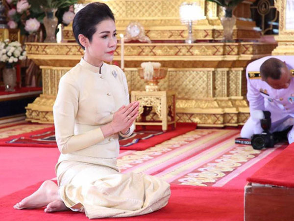 Trước Hoàng quý phi, vợ cũ của Quốc vương Thái Lan cũng rơi vào hoàn cảnh tương tự và có kết cục không thể bi đát hơn