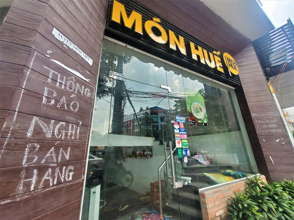 Cảnh hoang lạnh, đổ nát của loạt nhà hàng Món Huế, Phở Ông Hùng ở Hà Nội sau tin quỵt tiền