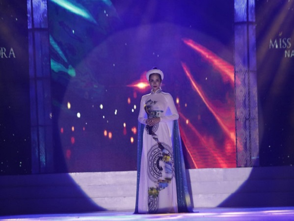 Thi tài năng Miss Earth 2019: Hoàng Hạnh hát 'Tàu anh qua núi', khán giả nhận xét 'Như tra tấn người nghe!"