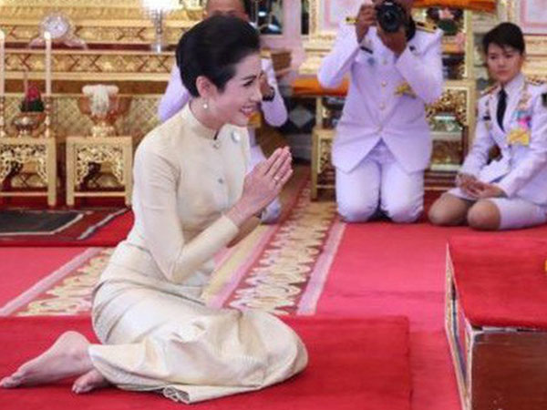 'Hồng nhan bạc phận': Vẻ đẹp nao lòng của Hoàng quý phi Thái Lan mới bị phế truất