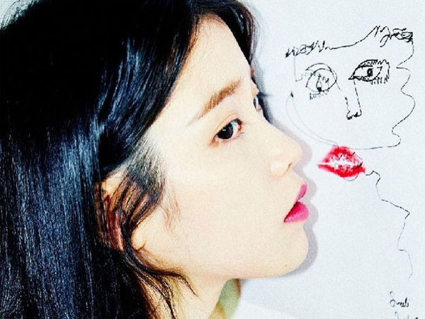 IU đăng ảnh kỷ niệm 4 năm ra album sau đám tang Sulli, ý nghĩa đằng sau bức tranh đi kèm gây xót xa